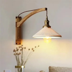 Japanische Mid-Century-Wandleuchte aus Holz
